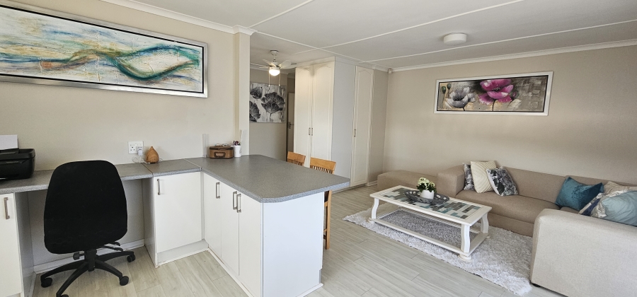 6 Bedroom Property for Sale in Gonubie Eastern Cape